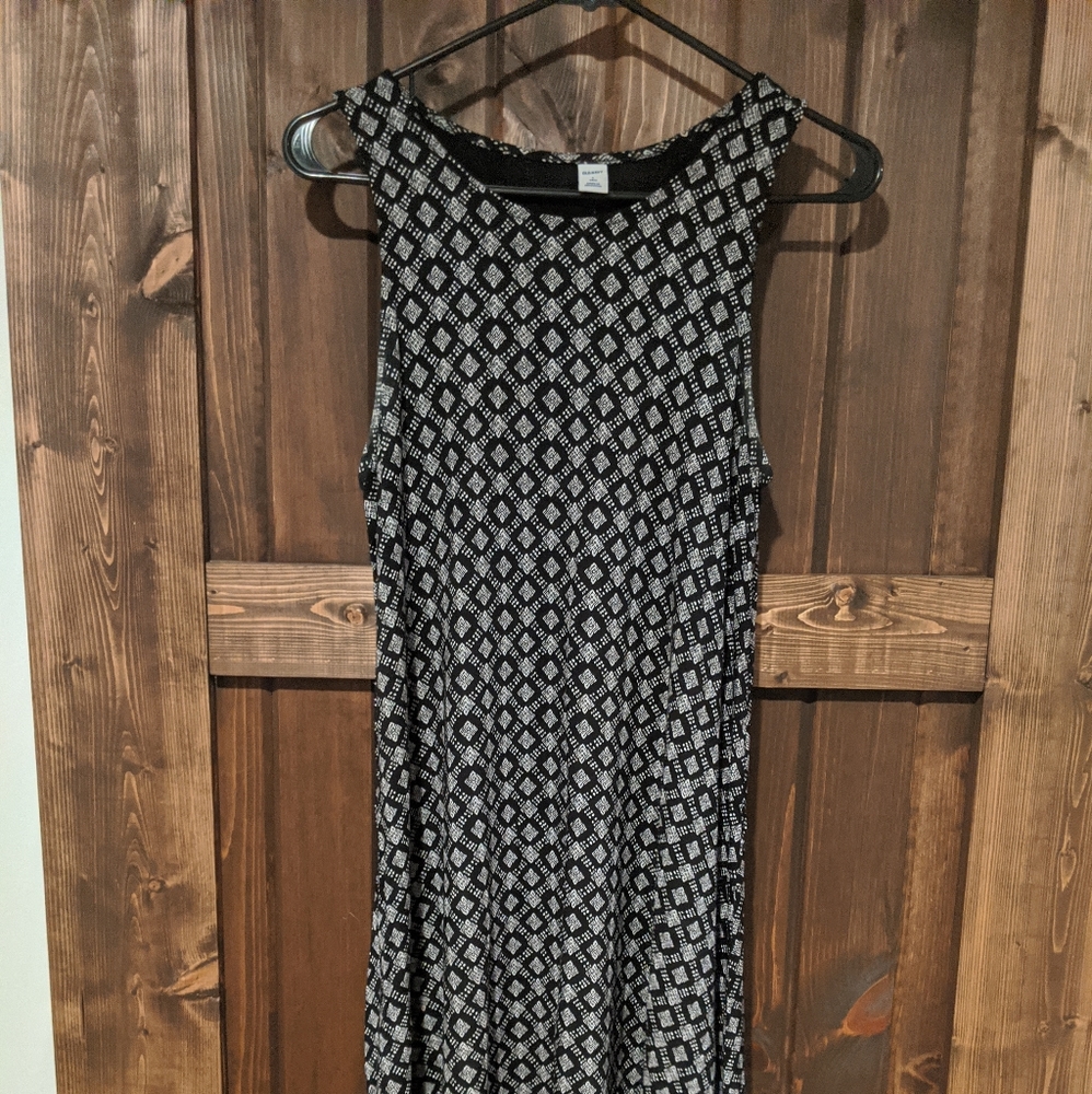 Old Navy black and white geometric swing dress
